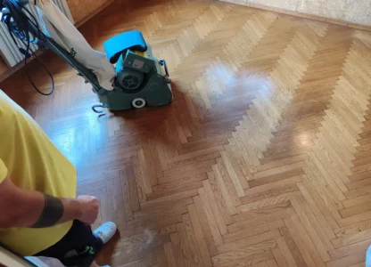 Ponçage du parquet en bâtons rompus à Arenthon